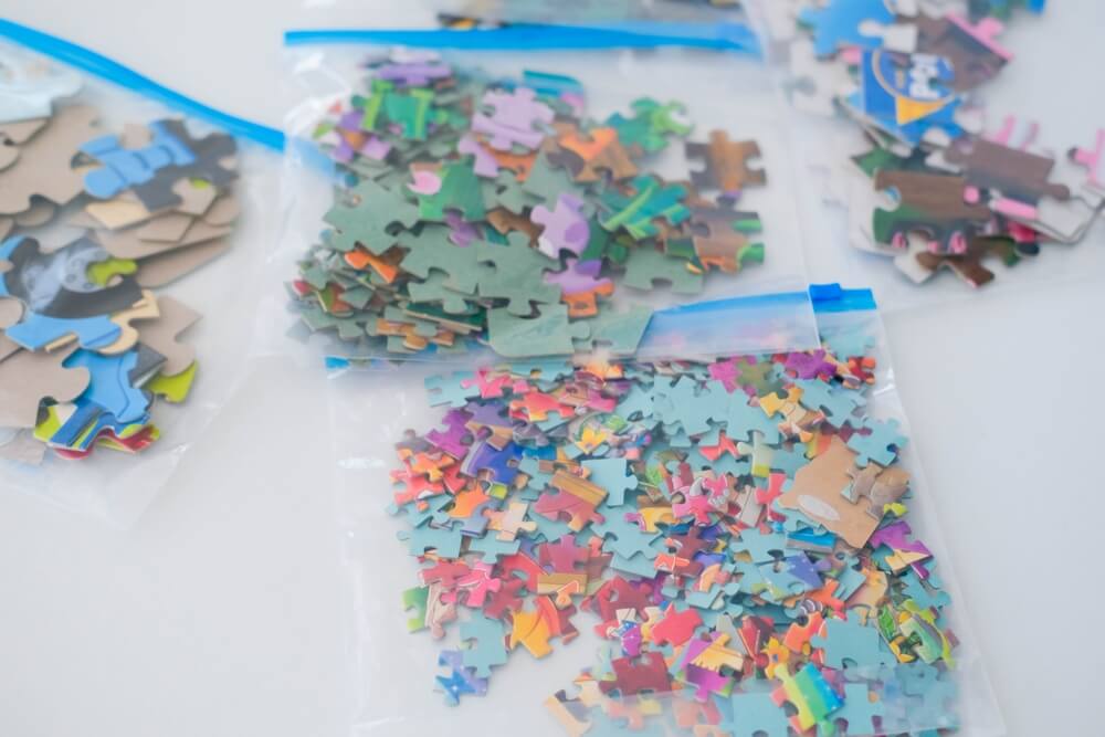 Torebki foliowe strunowe z umieszczonymi w środku puzzlami - gralapack.com/pl