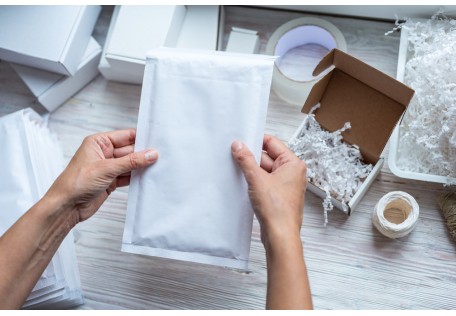 Woreczki do pakowania paczek – w co najlepiej zapakować przesyłkę?